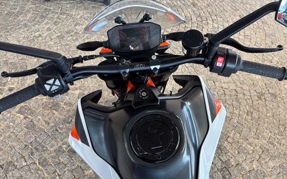 Gebrauchtmotorrad KTM 890 Duke R - Bild 12