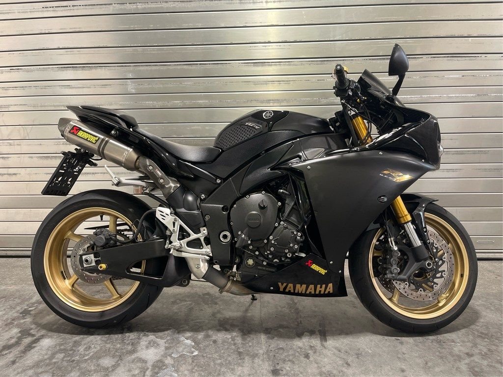 Yamaha R1 