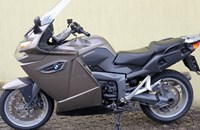 Schnell und weit fahren - Tourenmotorräder die Fahrspaß, Speed und Komfort bieten