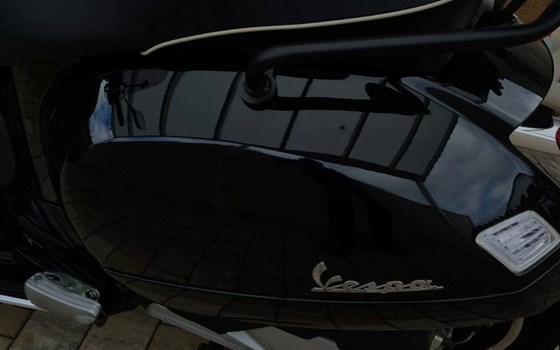 Gebrauchtmotorrad Vespa GTS 125 - Bild 1