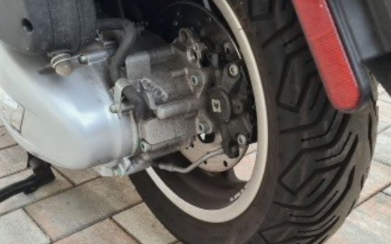 Gebrauchtmotorrad Vespa GTS 125 - Bild 2