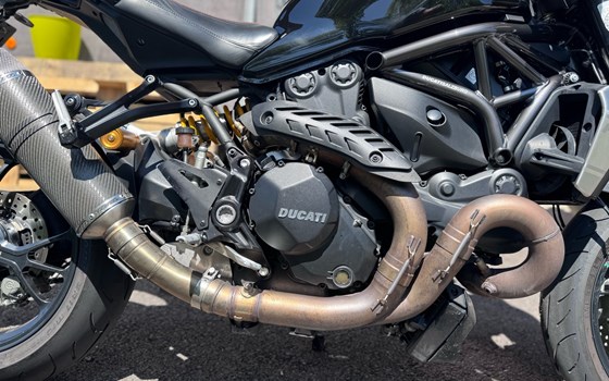 Gebrauchtmotorrad Ducati Monster 1200 R - Bild 3