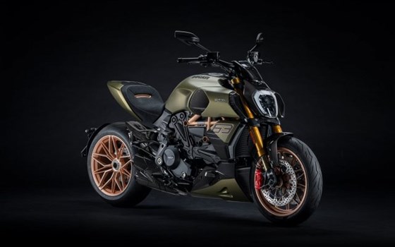 Gebrauchtmotorrad Ducati Diavel 1260 Lamborghini - Bild 2