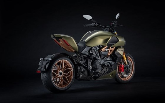 Gebrauchtmotorrad Ducati Diavel 1260 Lamborghini - Bild 3
