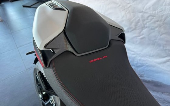 Neufahrzeug Ducati Diavel V4 - Bild 12