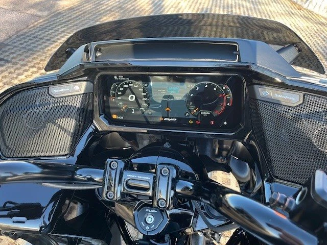 Harley-Davidson CVO Road Glide ST FLTRXSTSE (Mercury Silver/Black Finish) - Bild 13