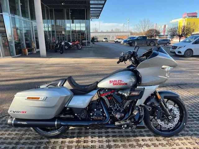 Harley-Davidson CVO Road Glide ST FLTRXSTSE (Mercury Silver/Black Finish) - Bild 3