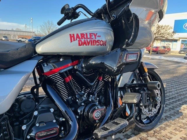 Harley-Davidson CVO Road Glide ST FLTRXSTSE (Mercury Silver/Black Finish) - Bild 4