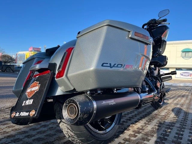 Harley-Davidson CVO Road Glide ST FLTRXSTSE (Mercury Silver/Black Finish) - Bild 6