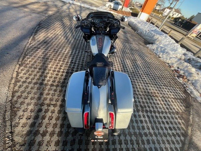 Harley-Davidson CVO Road Glide ST FLTRXSTSE (Mercury Silver/Black Finish) - Bild 7