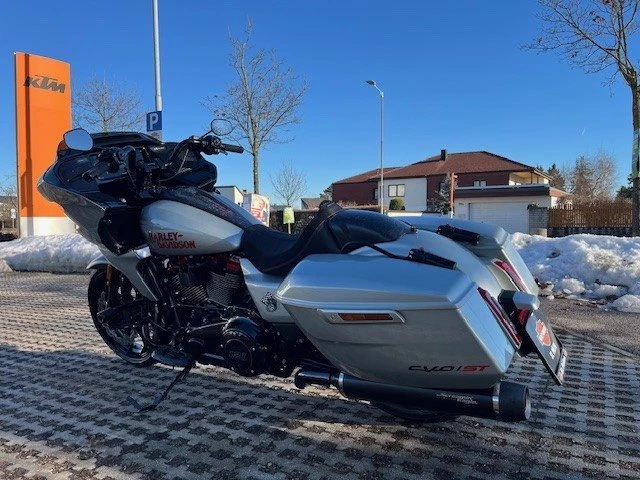 Harley-Davidson CVO Road Glide ST FLTRXSTSE (Mercury Silver/Black Finish) - Bild 8