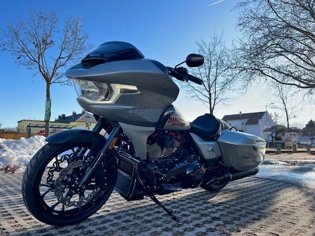 Harley-Davidson CVO Road Glide ST FLTRXSTSE (Mercury Silver/Black Finish) - Bild 9