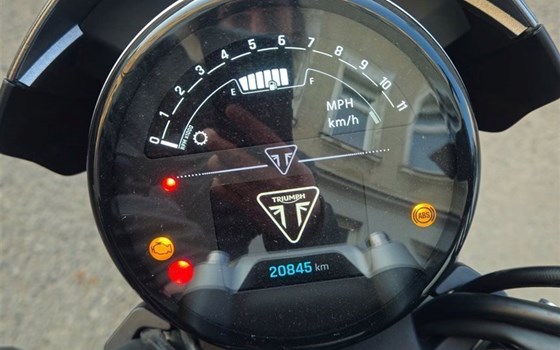 Gebrauchtmotorrad Triumph Trident 660 - Bild 11