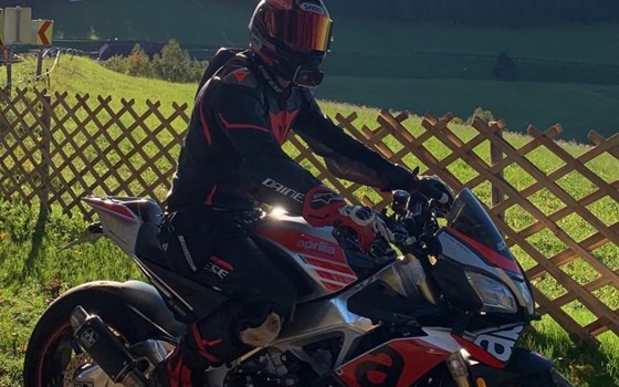 Gebrauchtmotorrad Aprilia Tuono V4 1100 - Bild 1