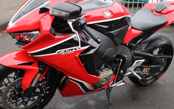 Gebrauchtmotorrad Honda CBR1000RR Fireblade - Bild 12