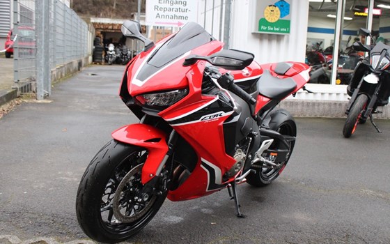 Gebrauchtmotorrad Honda CBR1000RR Fireblade - Bild 2