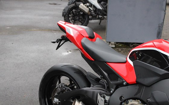 Gebrauchtmotorrad Honda CBR1000RR Fireblade - Bild 7