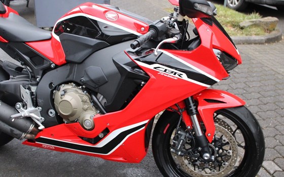 Gebrauchtmotorrad Honda CBR1000RR Fireblade - Bild 9