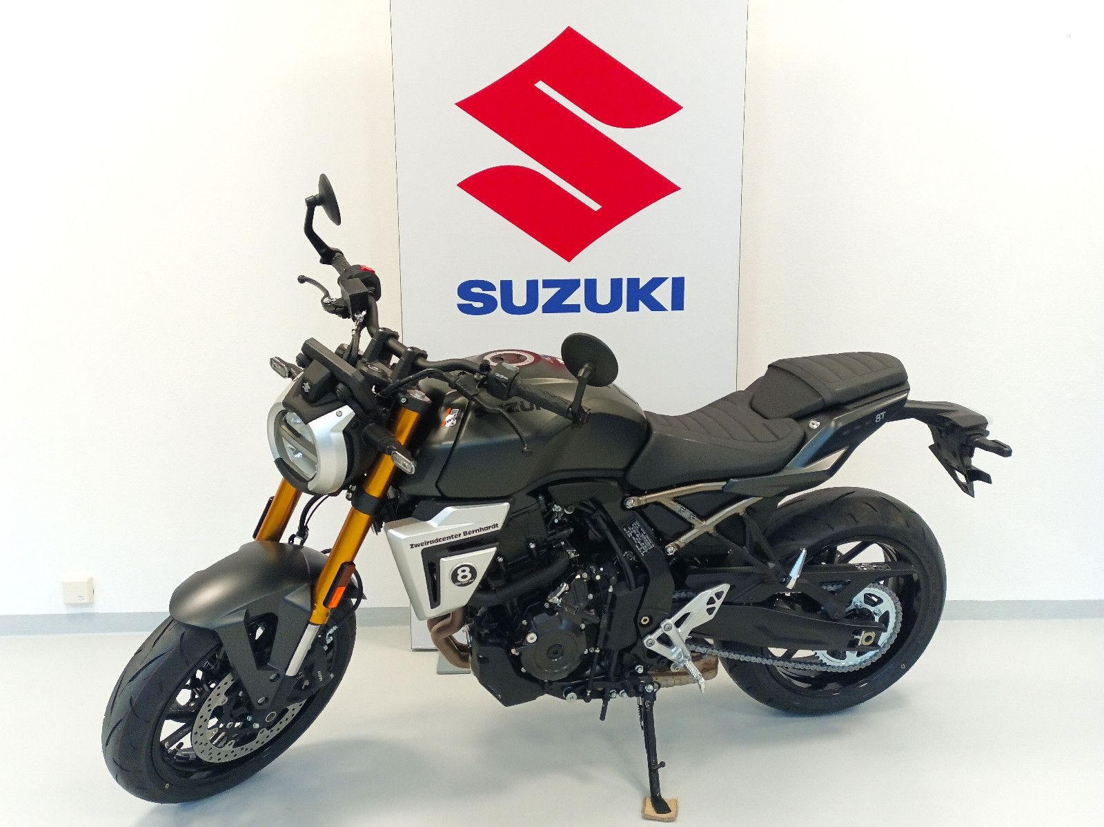 Suzuki GSX-8T 