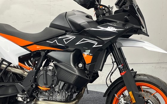 Gebrauchtmotorrad KTM 890 SMT - Bild 2