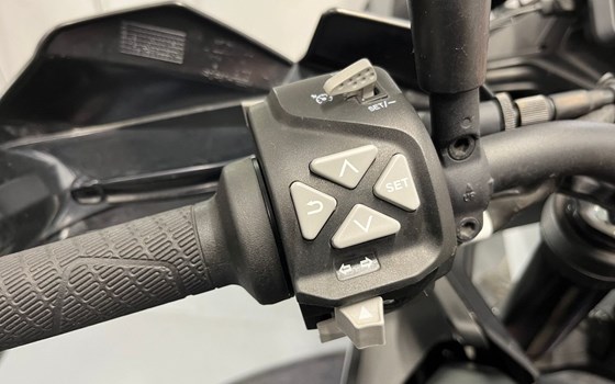 Gebrauchtmotorrad KTM 890 SMT - Bild 7