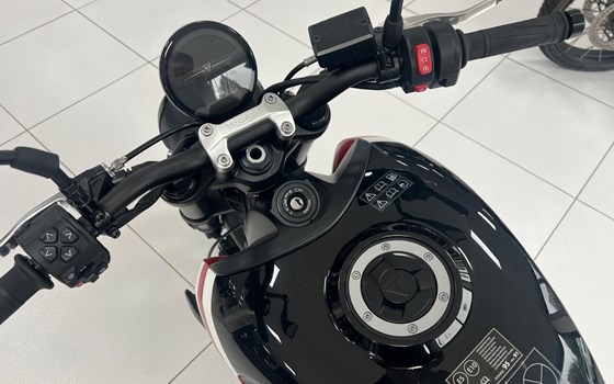 Gebrauchtmotorrad Triumph Trident 660 - Bild 8