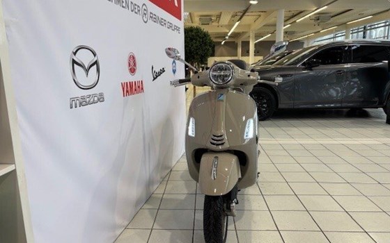 Gebrauchtmotorrad Vespa GTS 300 - Bild 3