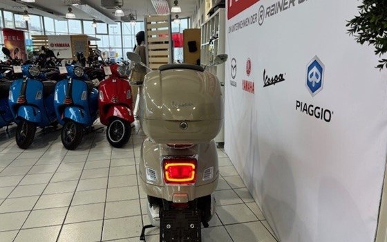 Gebrauchtmotorrad Vespa GTS 300 - Bild 4