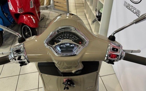 Gebrauchtmotorrad Vespa GTS 300 - Bild 6