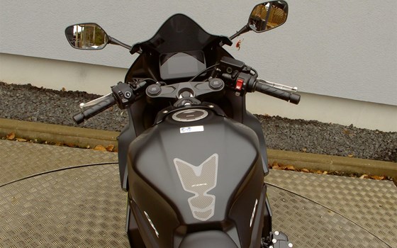 Neufahrzeug Honda CBR650R E-Clutch - Bild 10