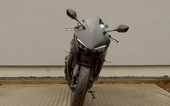 Neufahrzeug Honda CBR650R E-Clutch - Bild 3