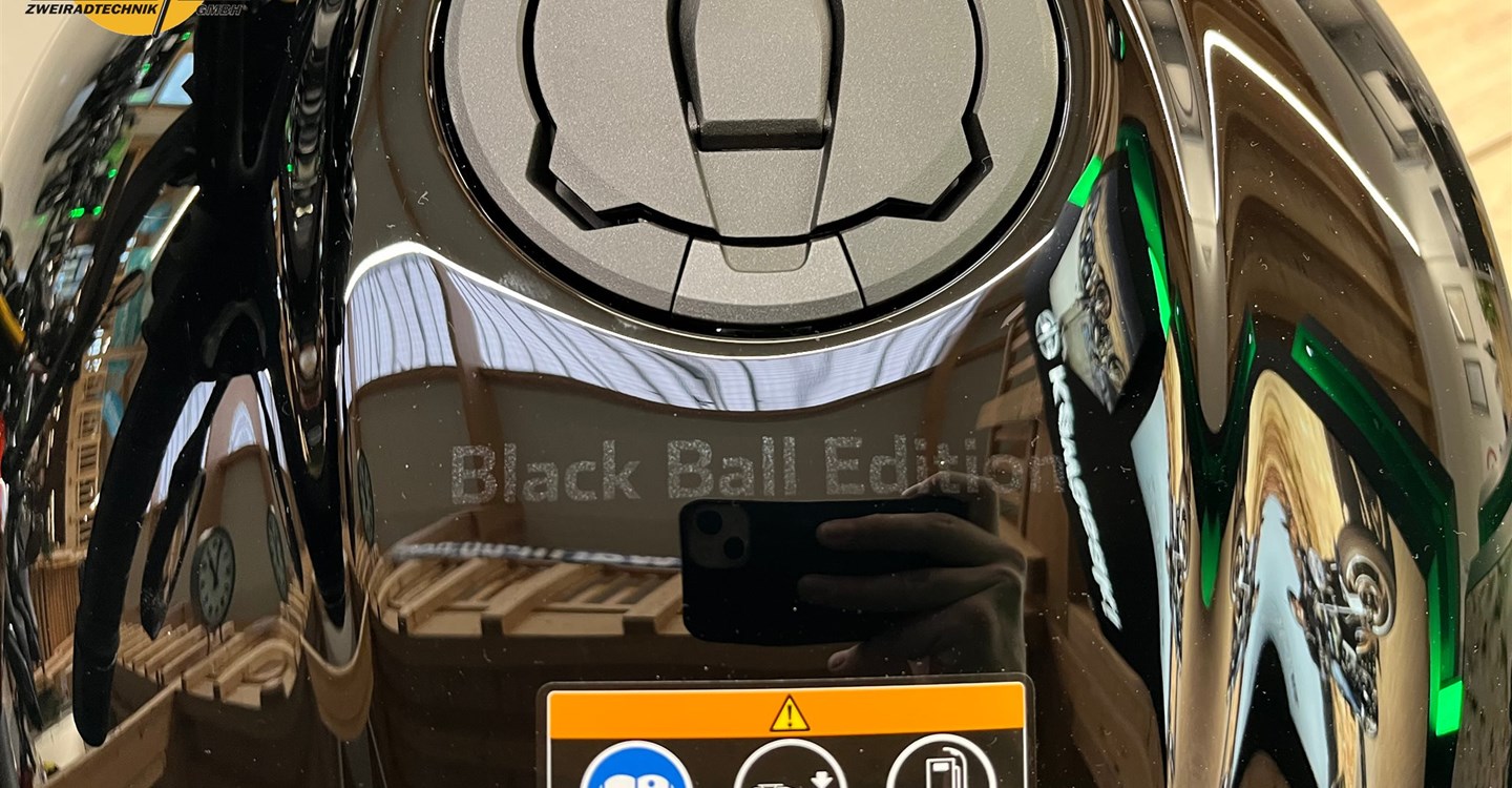 Angebot Kawasaki Z900 RS Black Ball Edition