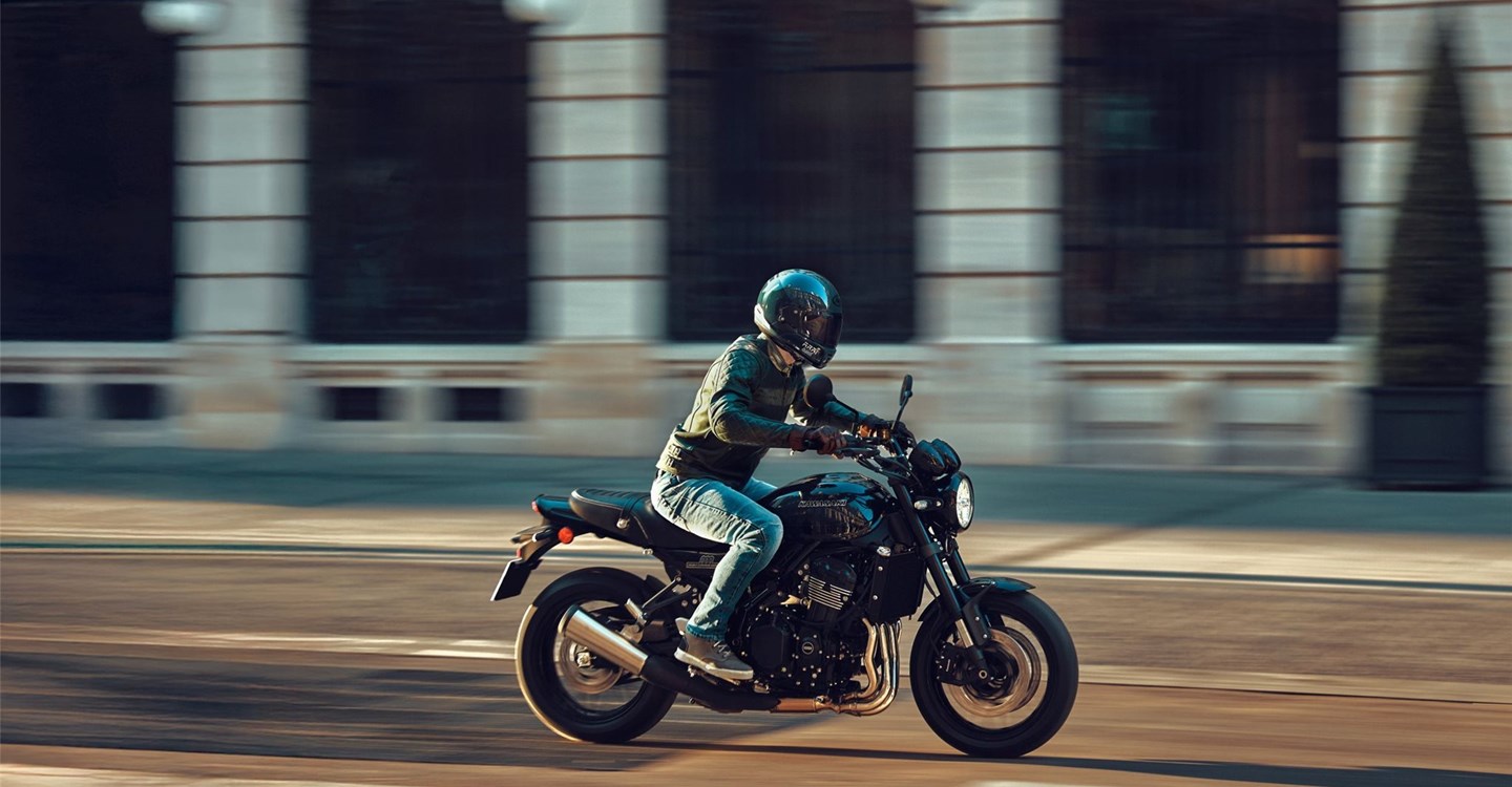 Offer Kawasaki Z900 RS Black Ball Edition