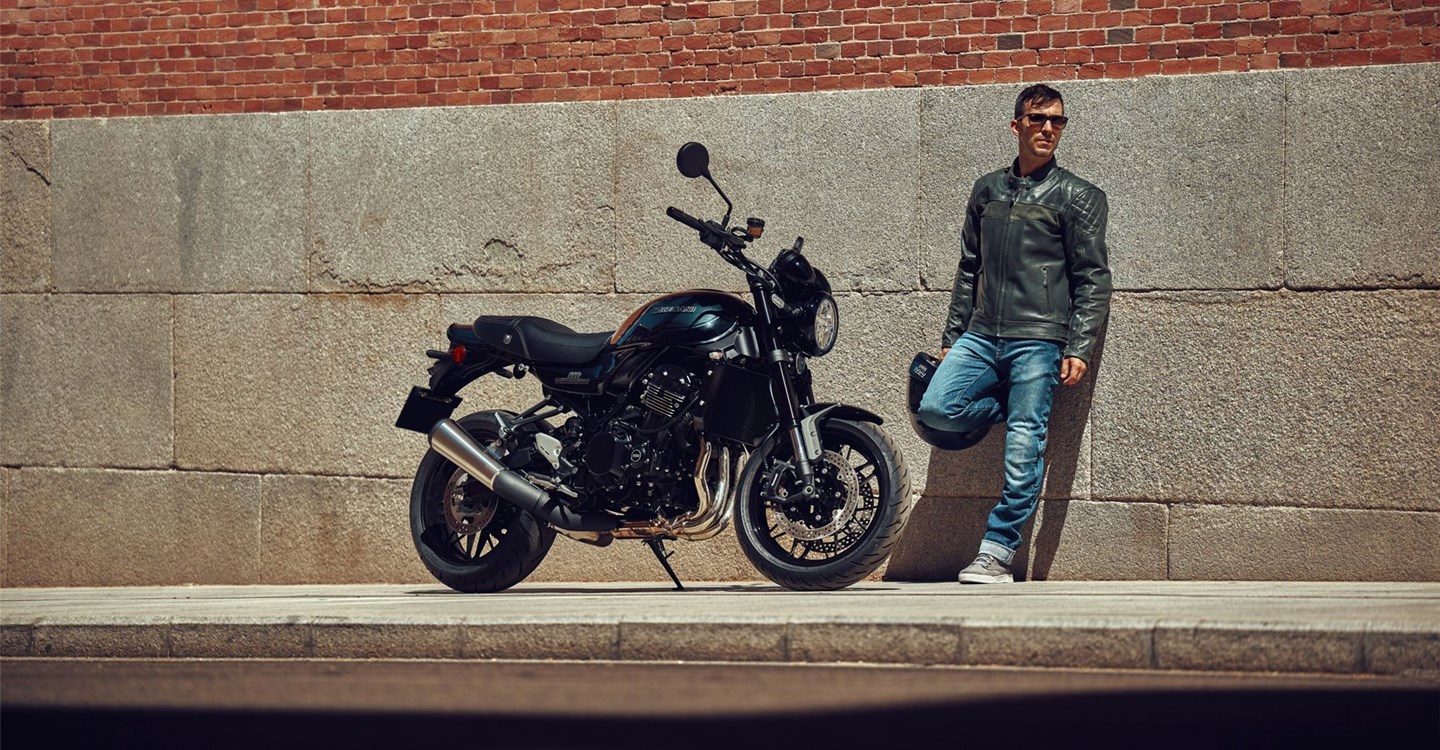 Offer Kawasaki Z900 RS Black Ball Edition