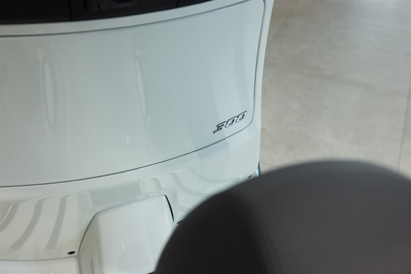 Vespa GTS 300 hpe Super (B4 BIANCO INNOCENTE) - Bild 3