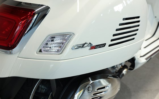 Neufahrzeug Vespa GTS 300 hpe Super - Bild 4