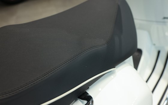 Neufahrzeug Vespa GTS 300 hpe Super - Bild 5