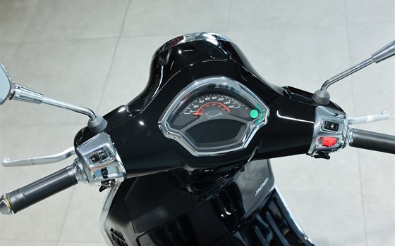 Neufahrzeug Vespa GTS 300 hpe Super - Bild 2