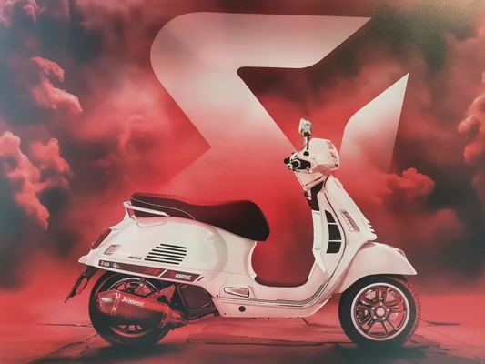 Vespa GTS 300 hpe Super (NV NERO DECISO  ) - Bild 4