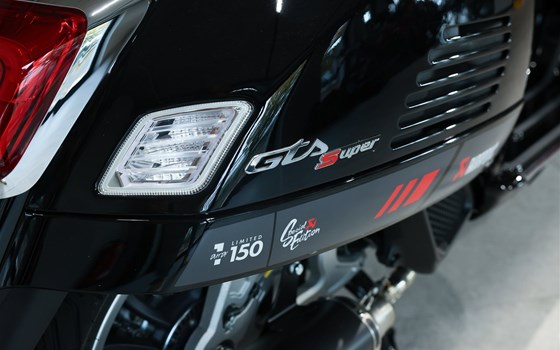 Neufahrzeug Vespa GTS 300 hpe Super - Bild 6