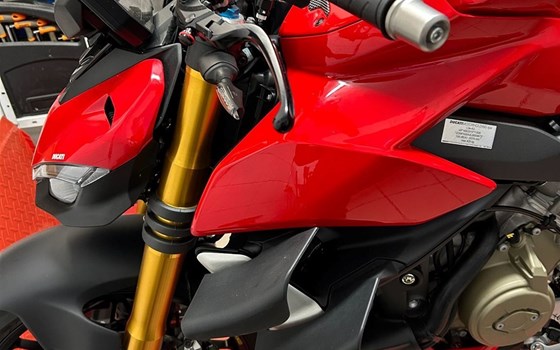 Gebrauchtmotorrad Ducati Streetfighter V4 S - Bild 1