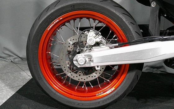 Gebrauchtmotorrad KTM 690 SMC R - Bild 7