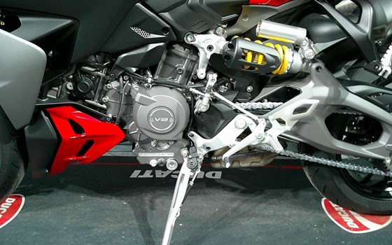 Gebrauchtmotorrad Ducati Streetfighter V2 - Bild 11