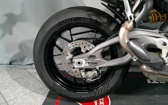 Gebrauchtmotorrad Ducati Streetfighter V2 - Bild 7