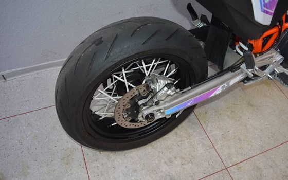 Gebrauchtmotorrad KTM 690 SMC R - Bild 2