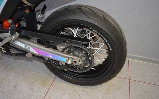 Gebrauchtmotorrad KTM 690 SMC R - Bild 7