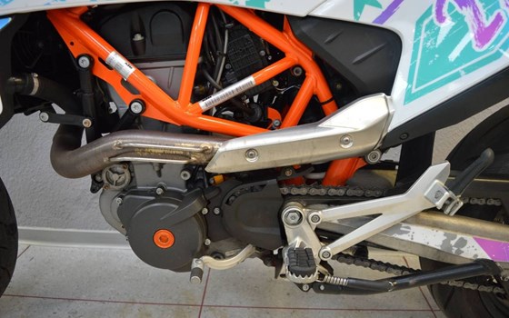Gebrauchtmotorrad KTM 690 SMC R - Bild 8