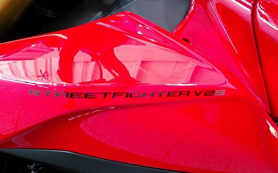Neufahrzeug Ducati Streetfighter V2 S - Bild 13