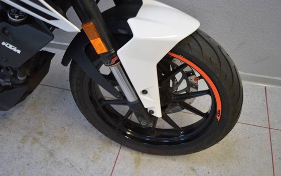 Gebrauchtmotorrad KTM 125 Duke - Bild 4