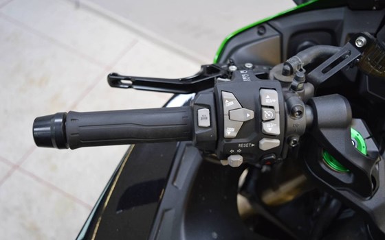 Gebrauchtmotorrad Kawasaki Ninja H2 SX - Bild 11
